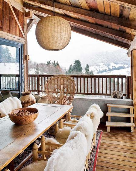 色彩缤纷的欧式风格 传统阿尔卑斯山脉小屋