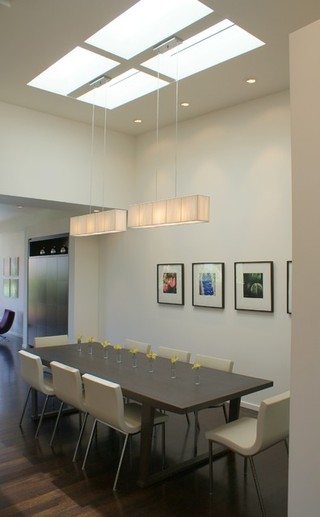 现代简约风格卧室三层连体别墅浪漫婚房布置圆形餐桌效果图