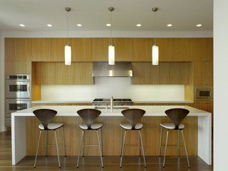现代简约风格客厅公寓温馨客厅实木圆餐桌效果图