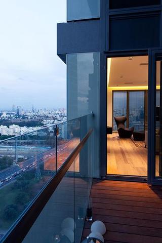 现代简约风格公寓豪华白色阳台门装修效果图