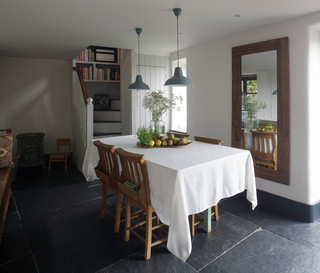新古典风格卧室三层平顶别墅稳重实木餐桌图片
