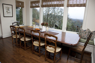 中式风格2层别墅稳重餐桌图片