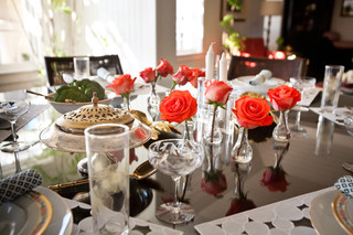 地中海风格室内浪漫婚房布置白色简欧风格圆形餐桌效果图