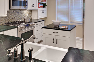 现代简洁白色家居2012厨房整体橱柜图片