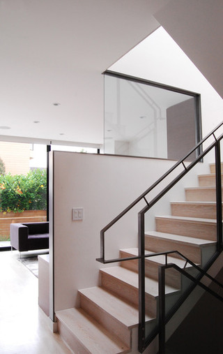 现代简约风格厨房时尚客厅冷色调大理石楼梯装修图片