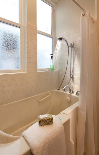 现代欧式风格暖色调富裕型140平米以上嵌入式浴缸图片