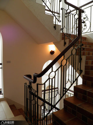欧式风格别墅温馨楼梯装修效果图