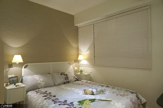 美式风格公寓温馨卧室装修图片