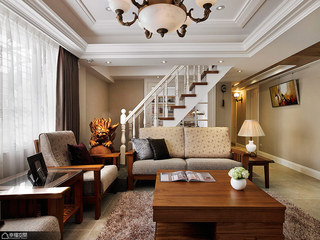 美式风格复式温馨沙发背景墙设计