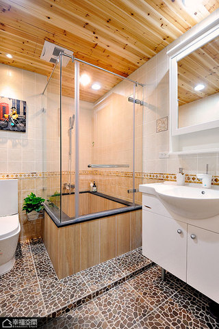 美式乡村风格公寓温馨整体卫浴设计