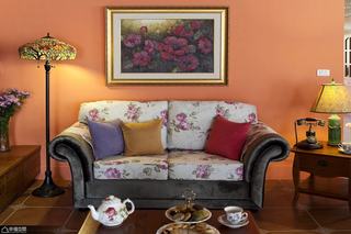 美式乡村风格度假别墅温馨沙发背景墙装修图片