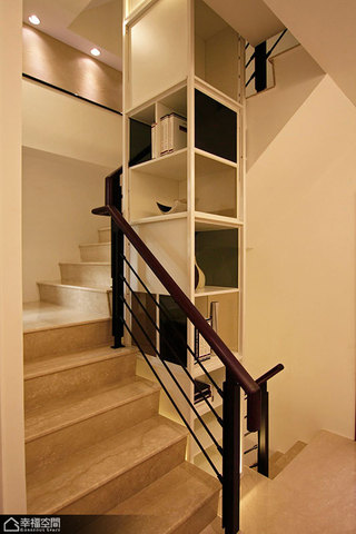 北欧风格复式舒适楼梯装修图片