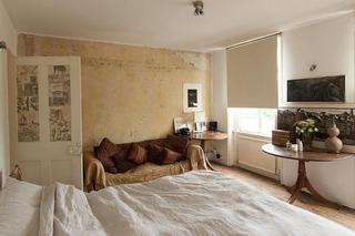 欧式风格复式舒适原木色卧室设计