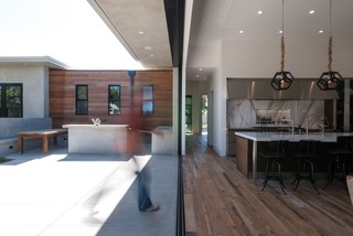 美式风格三层平顶别墅简洁卧室原木色家居装修效果图
