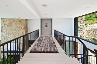 现代简约风格卧室三层小别墅稳重咖啡色大厅楼梯设计