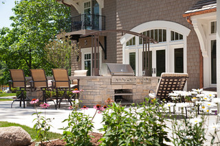欧式风格客厅三层别墅及稳重咖啡色露台花园装潢