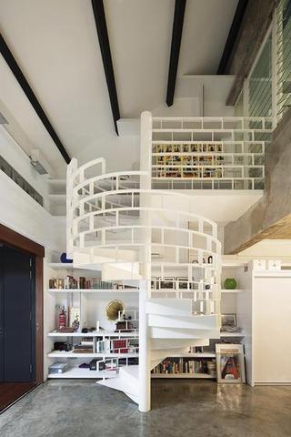 现代简约风格公寓温馨黑白旋转楼梯装修效果图