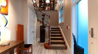 美式风格公寓豪华灰色旋转楼梯设计