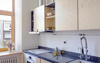 现代简约风格小户型温馨原木色厨房装修图片