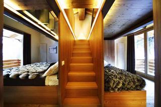 现代简约风格公寓简洁原木色实木楼梯设计