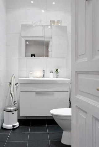 北欧风格温馨白色整体卫浴设计图
