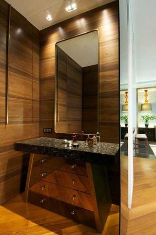 现代简约风格公寓温馨黑色卫浴用品设计