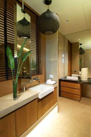 现代简约风格公寓温馨原木色卫浴用品装潢