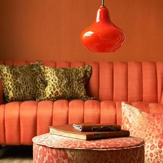 现代简约风格舒适橙色客厅设计图