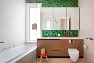 草绿色的瓷砖 折射出绿意盎然的卫浴色彩