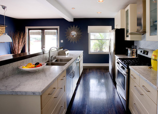 酷冷的蓝色系厨房  你会喜欢么