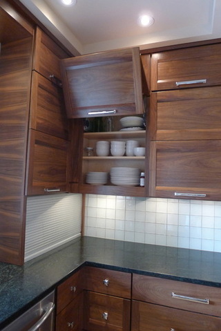 实木打造的厨房空间 让用餐更放心