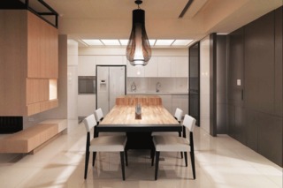 现代简约风格简洁原木色厨房餐桌图片