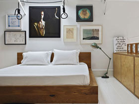 原木与白色的完美融合的温馨卧室