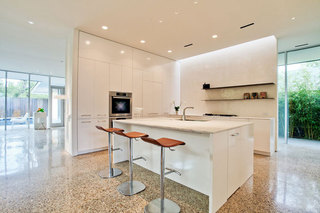 现代简约风格时尚白色厨房吧台效果图