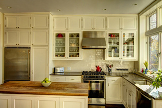 欧式风格大气白色厨房橱柜效果图
