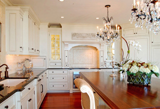 欧式风格大气白色厨房橱柜设计