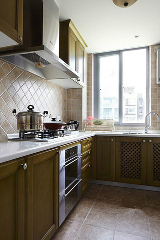地中海风格温馨黄色厨房橱柜设计