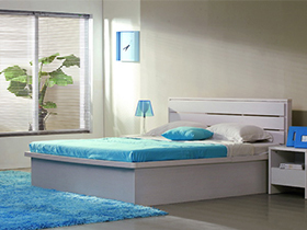 简化的线条板式卧房家具