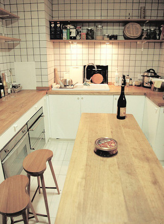 宜家风格时尚原木色厨房橱柜安装图