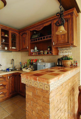 美式风格大气黄色厨房橱柜设计