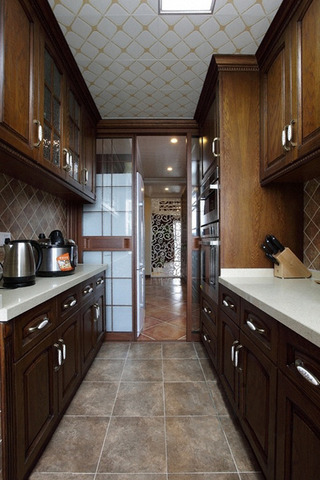 美式风格简洁褐色厨房橱柜定做