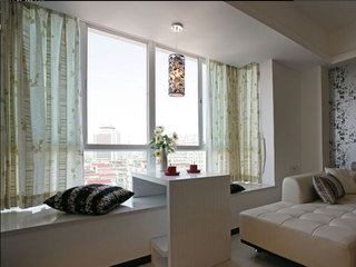 现代简约风格大气白色客厅飘窗装修图片
