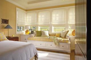 美式风格小清新黄色卧室飘窗设计