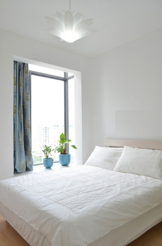 现代简约风格舒适卧室飘窗设计