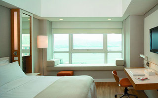 现代简约风格简洁卧室飘窗设计