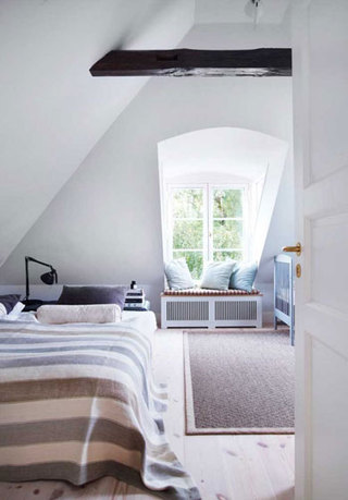 宜家风格简洁卧室飘窗设计