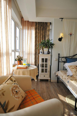 地中海风格公寓90平米卧室窗帘改造