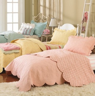 田园风格粉色卧室床上用品效果图