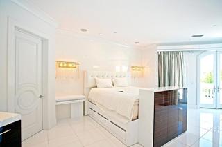 温馨白色卧室床图片