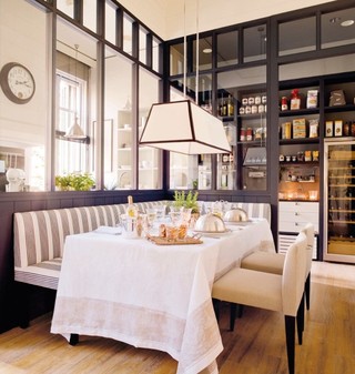现代简约风格浪漫白色餐桌图片